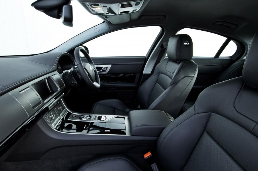  Jaguar XF D S 2011 года  (фото 2 из 5)